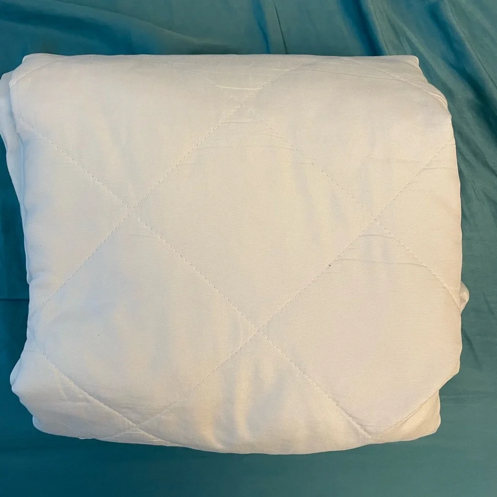 White Quilted Mattress Cover Soft Textured Bedding Twin XL College Dorm